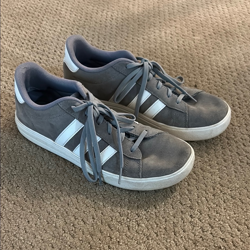 Adidas Sneakers Men’s 6/ Women’s 8